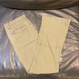 Light Olive Cargo Pants - Casual Utility Style